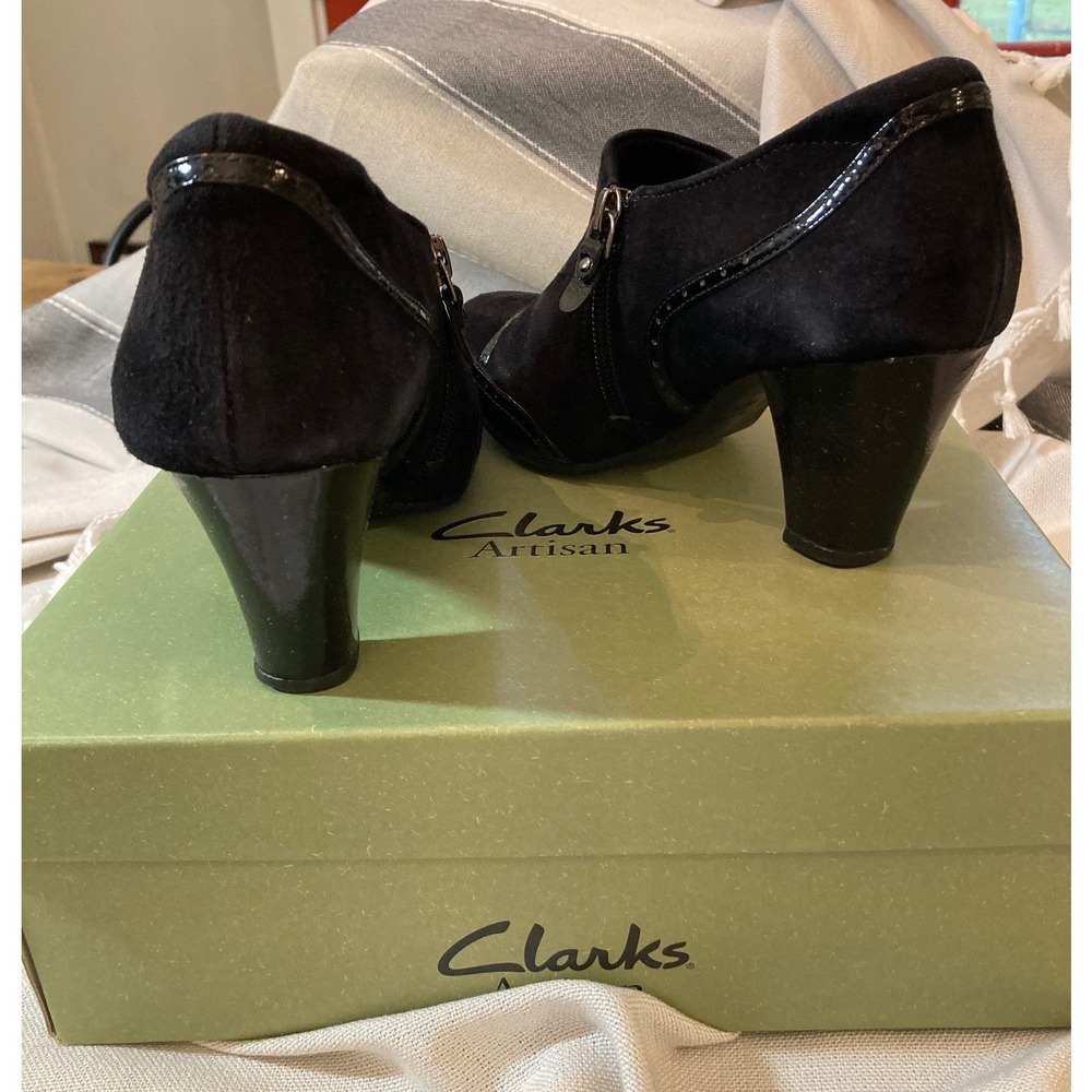 Clarks Black Suede Patent Booties 7 Artisan Diamond Cameo Dark Academia Classic - Picture 5 of 9